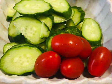 きゅうりとトマトの塩麹つけサラダ